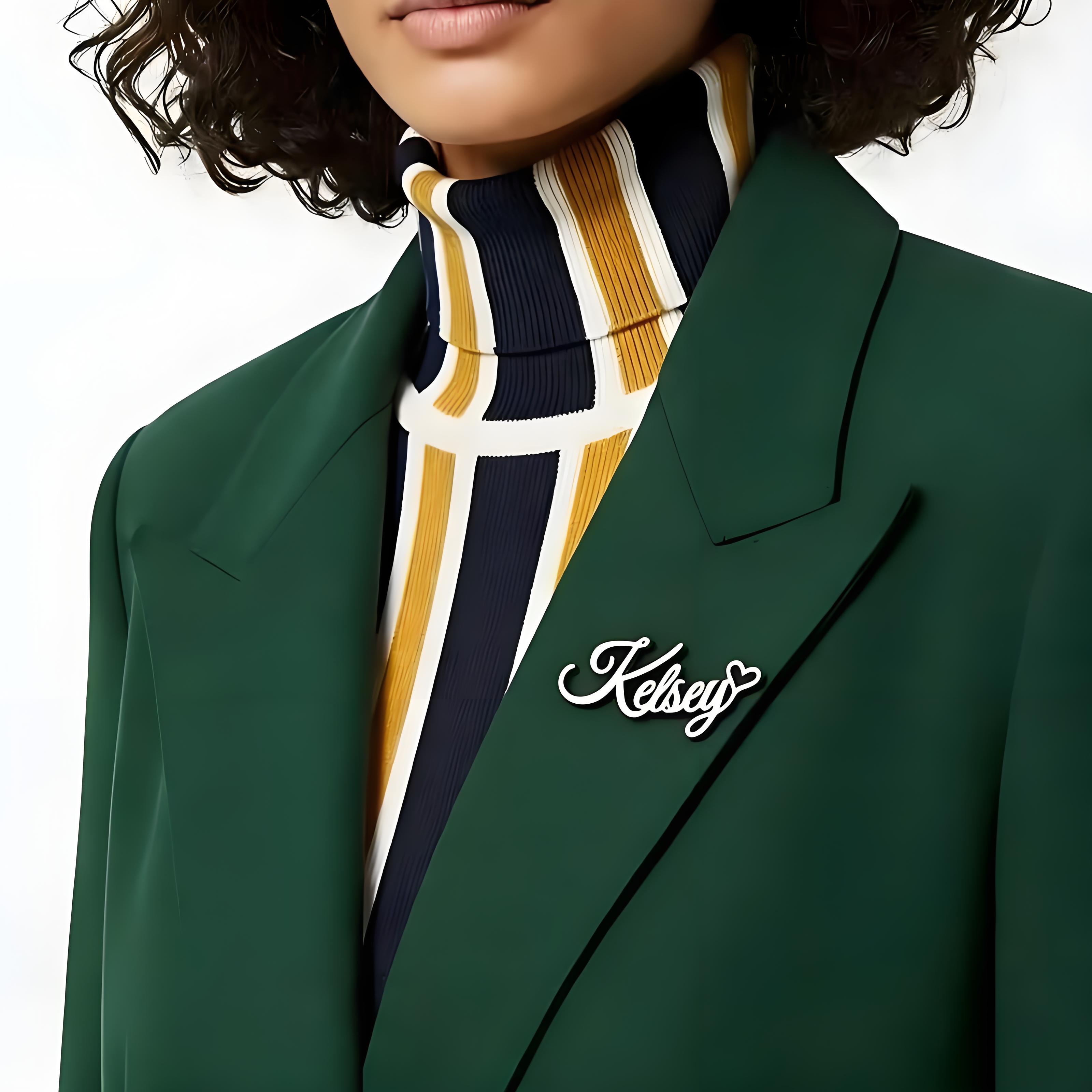 دبوس طية صدر مخصص باسمك بخط كو - مراجعة Embroidery Name وسعره