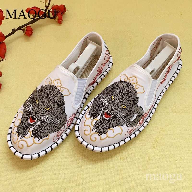أحذية سهلة الارتداء بتطريز على - مراجعة Embroidery Print وسعره